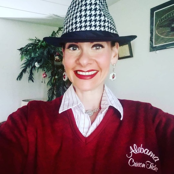 Meet your Posher, Victoria Lynn - Picture 6 of 8